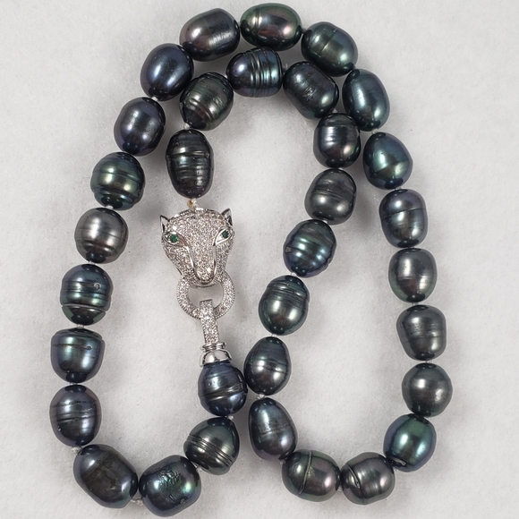 11mm Black Pearl Necklace with Tiger closure - Picture 4 of 6